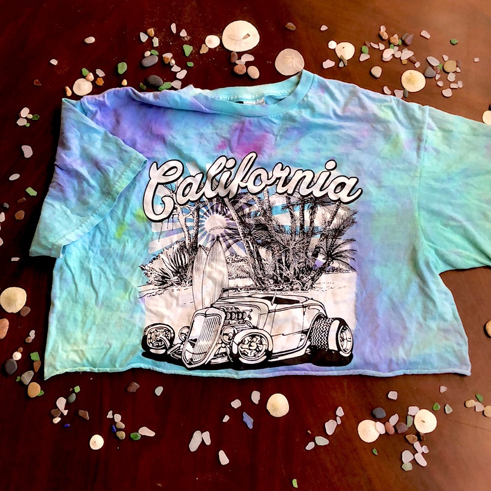 L California cutoff tourist tie dye tee